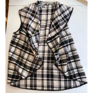 Womens Mud Pie Black and White Blanket Vest Wrap
